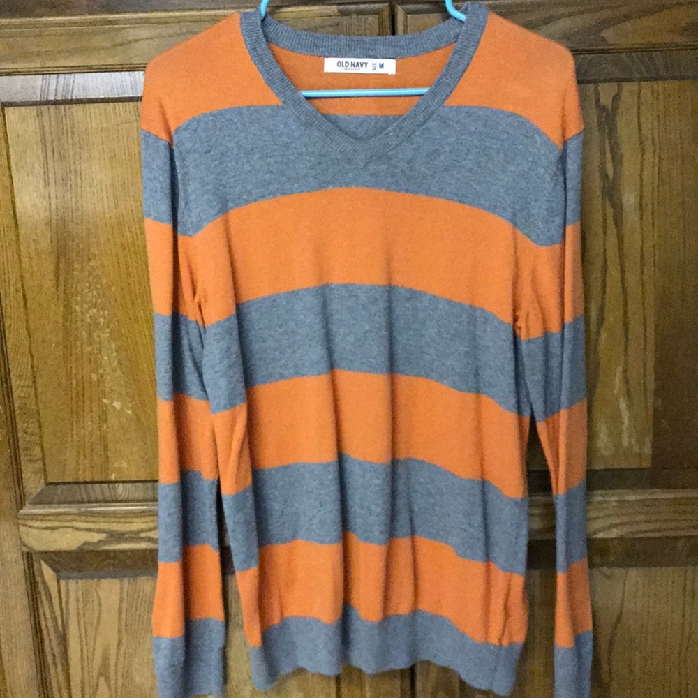 Men’s long sleeve shirt.